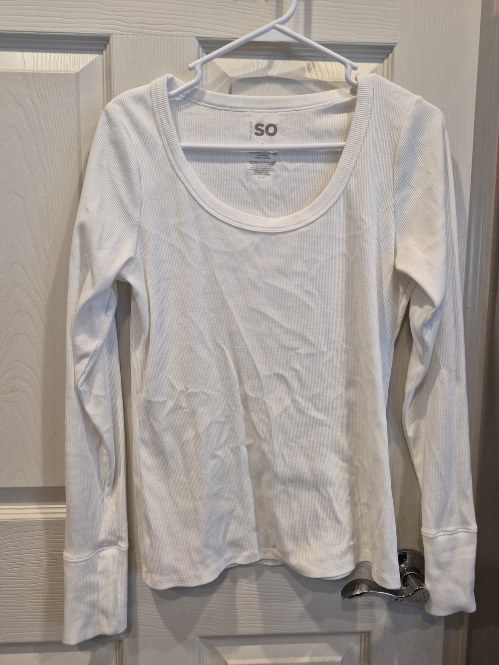 SO Women's White Long-Sleeve Scoop Neck Top